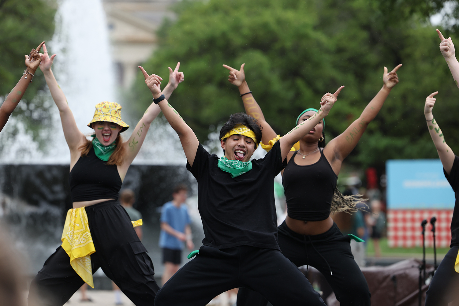 Baylor Students dancing
