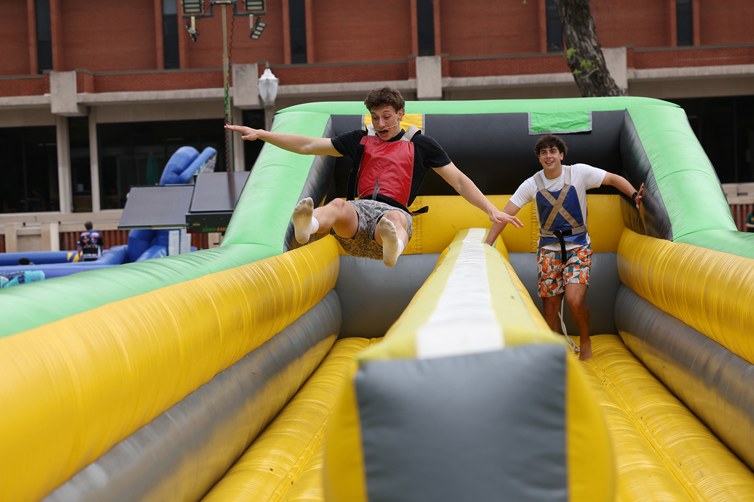 Baylor Students and the bungee run